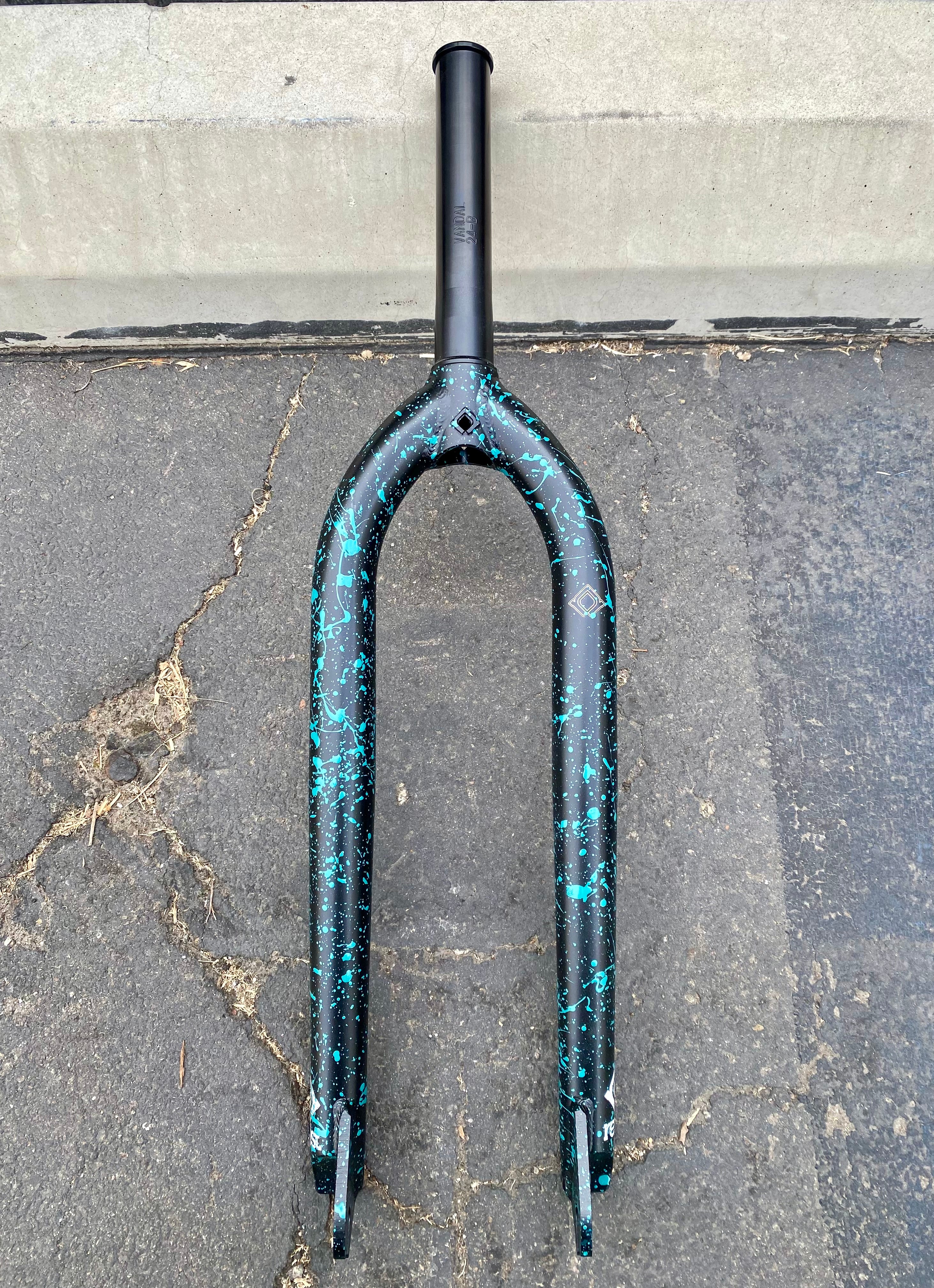 bmx bicycle forks Crest Kink The Theory Elevate fork fits 29 and 27.5 bicycles Theory Elevate 29" Forks (With