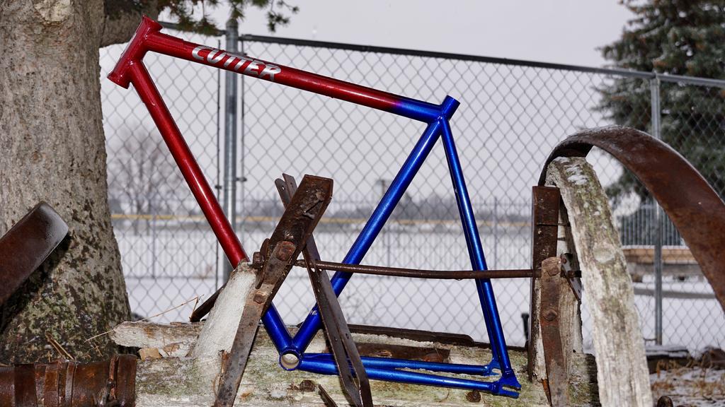 Volume Cutter 700c Red/Blue Colorway Frame