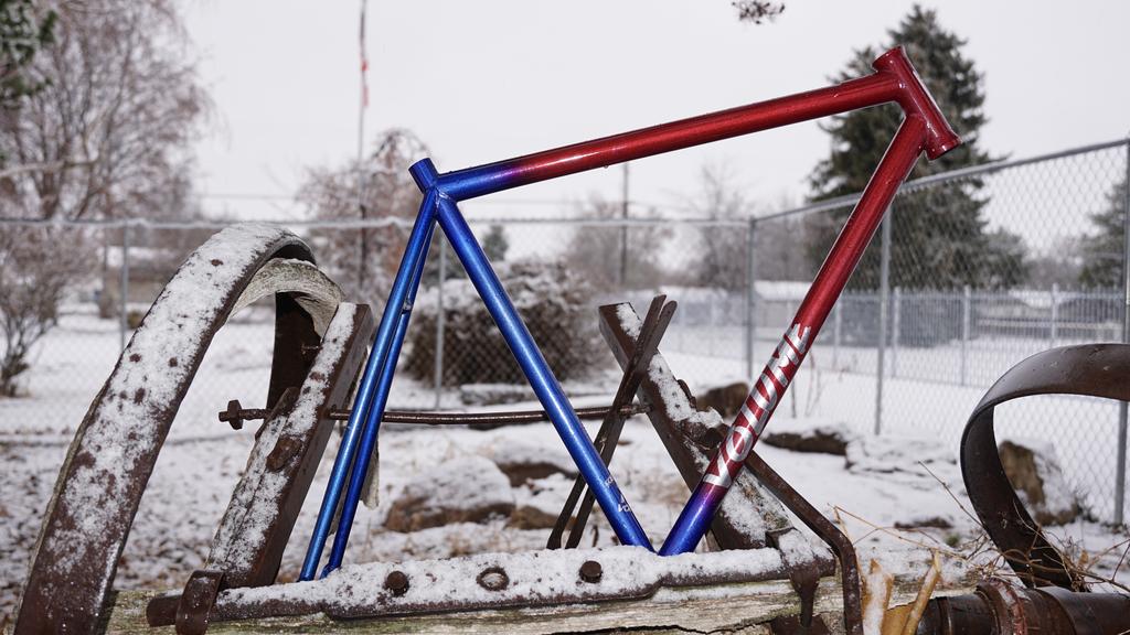 Volume Cutter 700c Red/Blue Colorway Frame