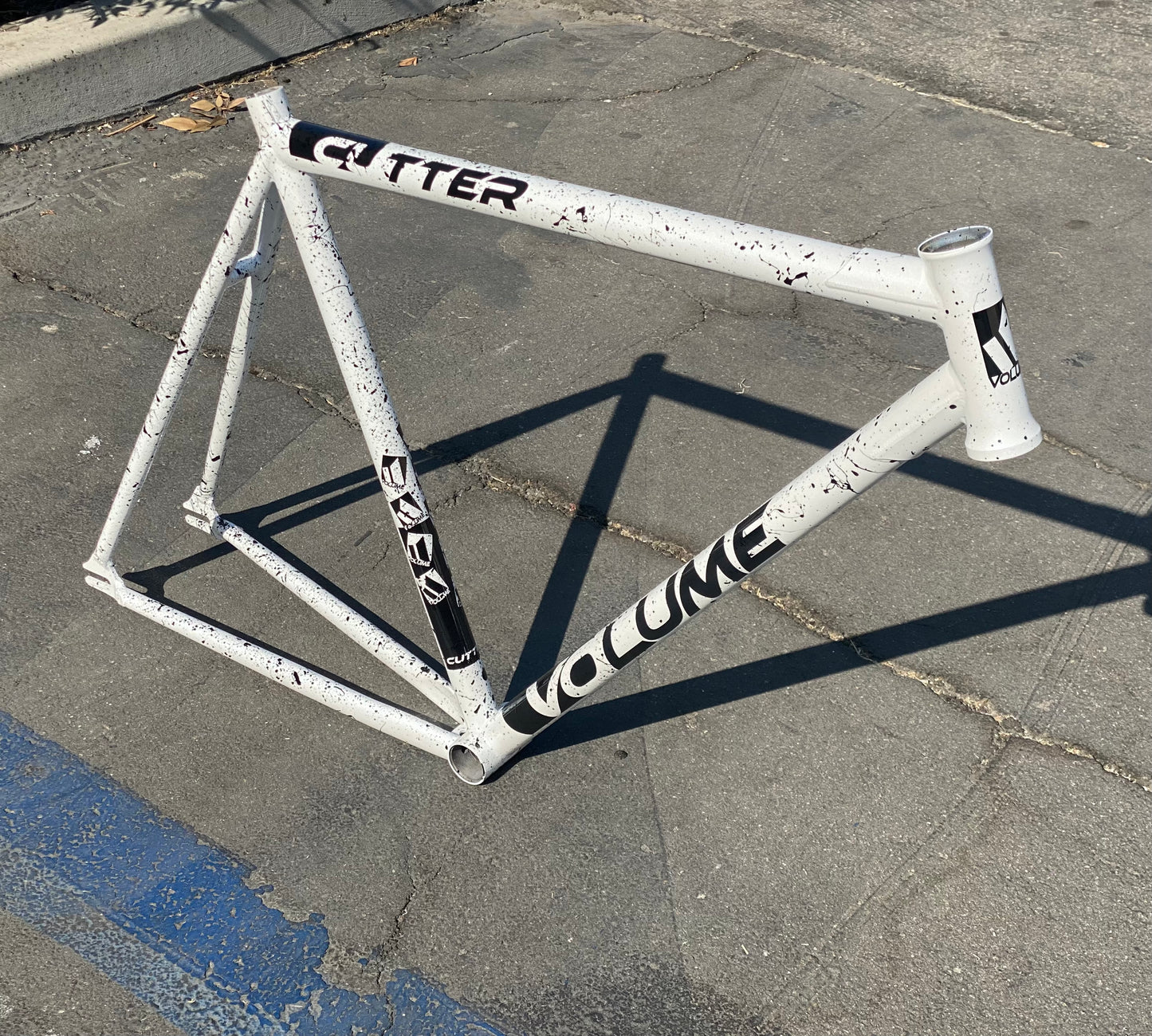 -Limited Edition- Volume Cutter (Black Splatt) 700c Frame