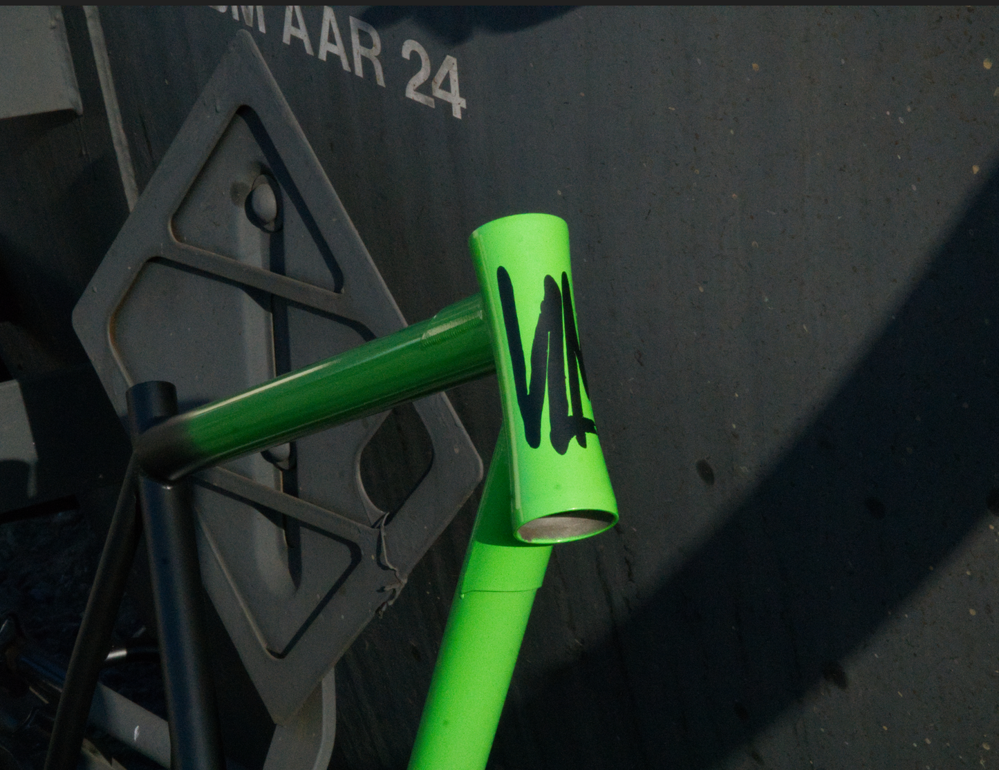 Volume Thrasher 700c Green/Black Colorway Frame